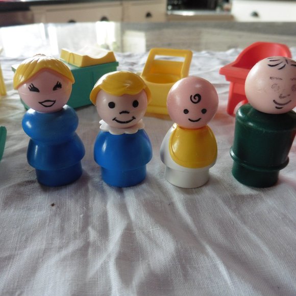 Vintage Fisher Price Little People "Nursery"  10 Pieces Included. - Picture 7 of 10